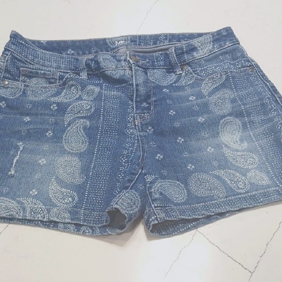 Pants - New Direction Blue Paisley Denim Shorts, size 10, pre-owned good conditions